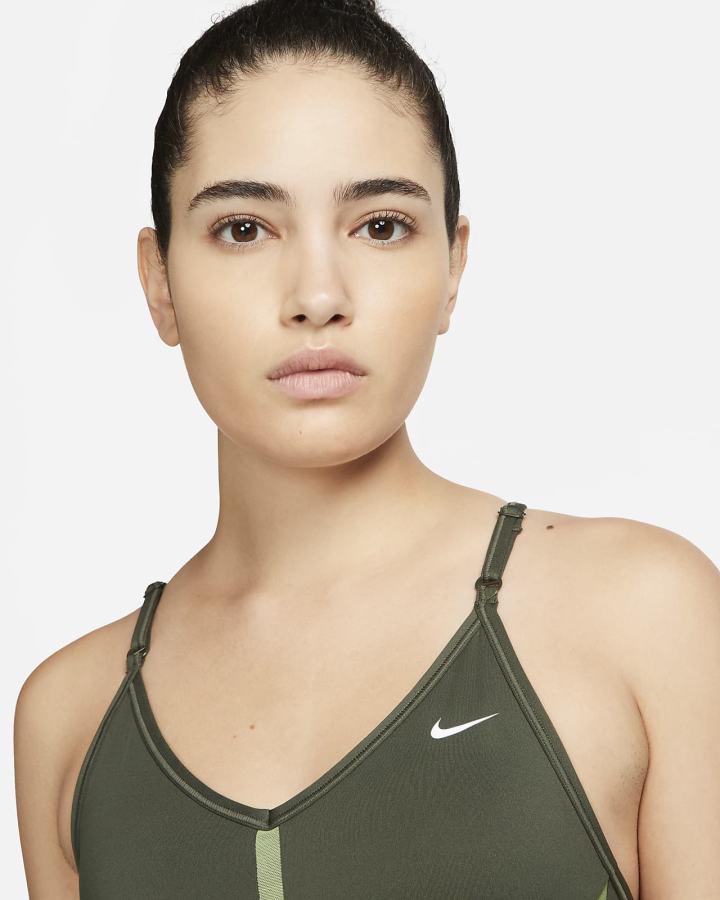 Nike Dri-FIT Indy Light-Support Podstavljena V-Neck (Plus Size) Ženske Sportski Grudnjak Kaki Boja Kaki Boja Bijele | HR-46295JXNY