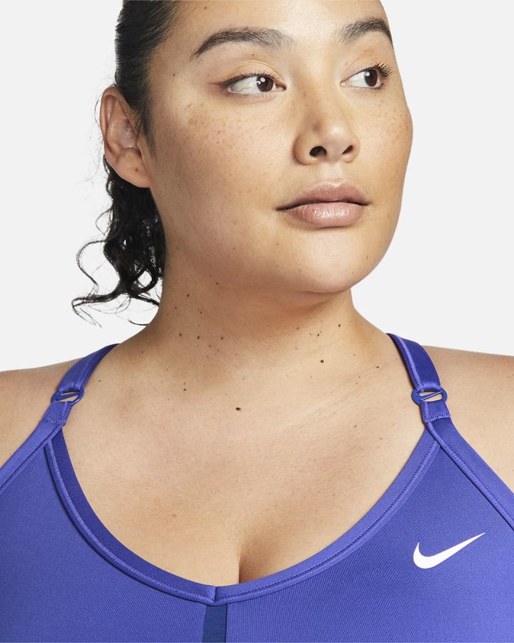 Nike Dri-FIT Indy Light-Support Podstavljena V-Neck (Plus Size) Ženske Sportski Grudnjak Tamno Kraljevska Plava Plave Bijele | HR-76348SUOD