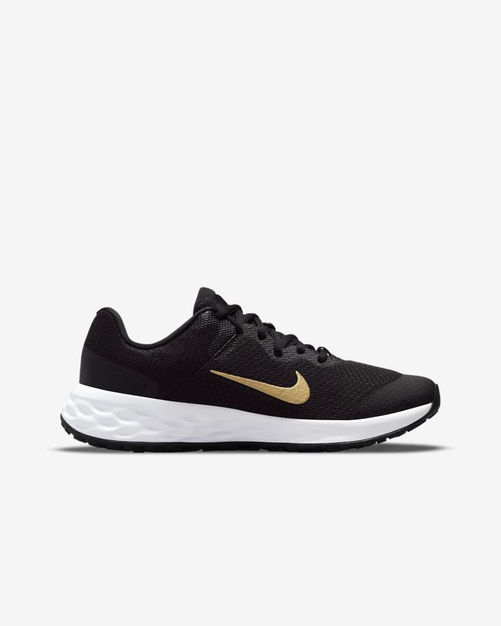 Nike Revolution 6 Kids Road Za Dječake Tenisiće Crne Bijele Metalne Zlatne | HR-26731DCKR